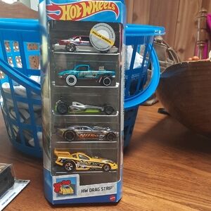Hot Wheels Drag Strip Toy Car Set - Multicolor